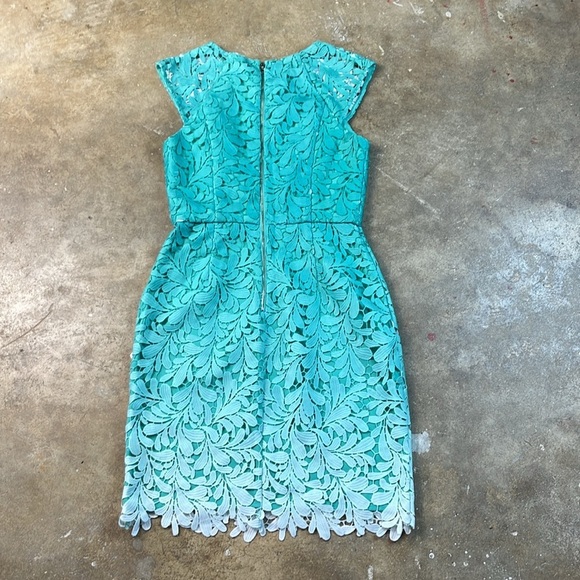 Adelyn Rae Seagram Lace Dress with underlay
Size: XS - Picture 3 of 5